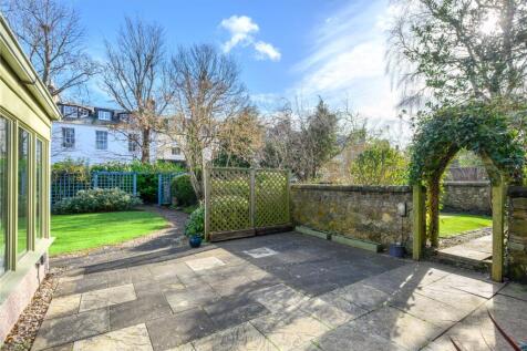 Paved Terrace/Garden