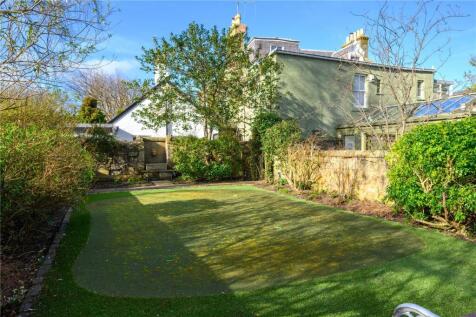 Putting Lawn