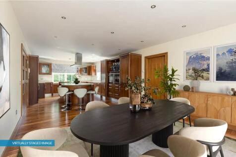 Kitchen/ Dining Room