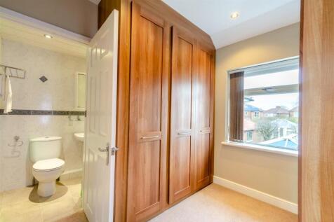Walk - in Wardrobe