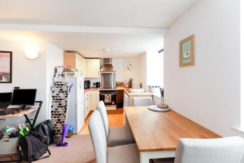Kitchen/Dining Area