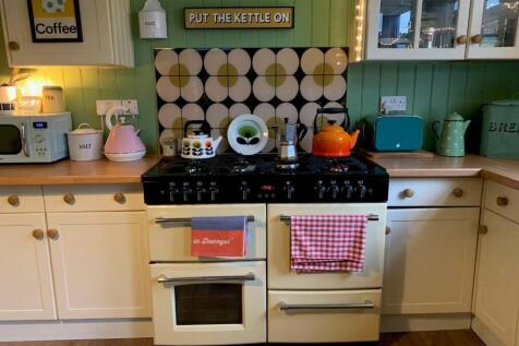 Kitchen 2.jpg