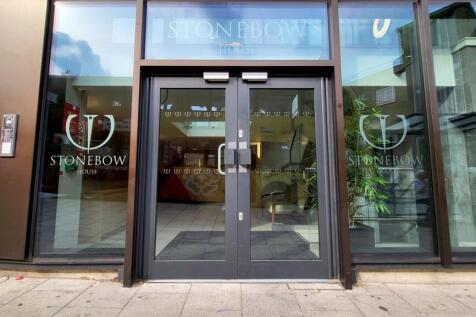 Stonebow House 4C - 2 Front Entrance.jpg