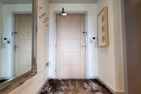 Stonebow House 4C - 20 Hallway.jpg