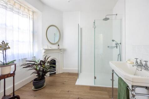 Guest Wing Bathroom