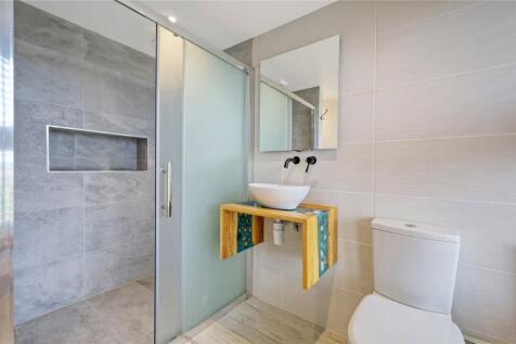 Downstairs En Suite