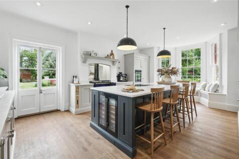 Kitchen/Breakfast Rm