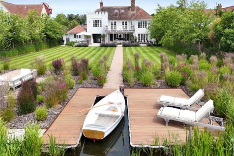 Private Jetty/Garden