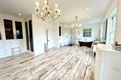 Bath/Dressing Room 1