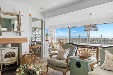 Sitting/Dining Area