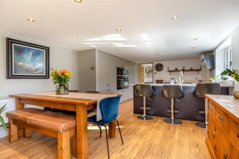 Kitchen/Dining Area