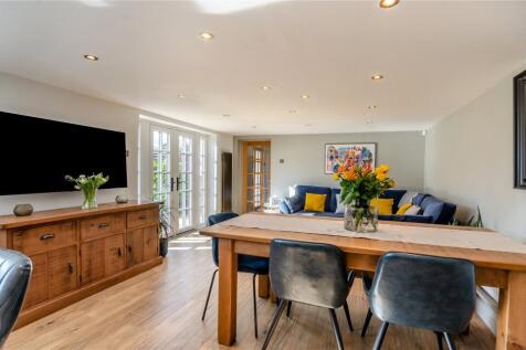Kitchen/Dining Area