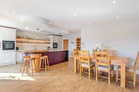 Kitchen/ Dining Room