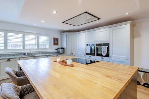 Kitchen/ Dining Area
