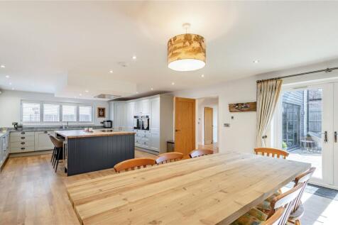 Kitchen/ Dining Area