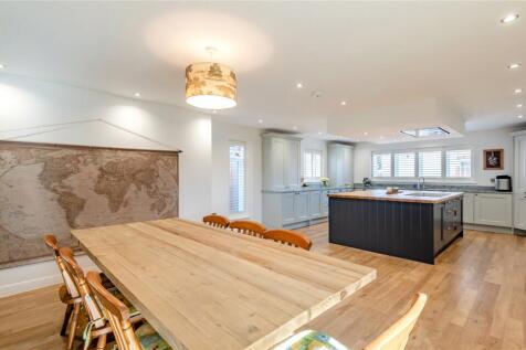 Kitchen/ Dining Area