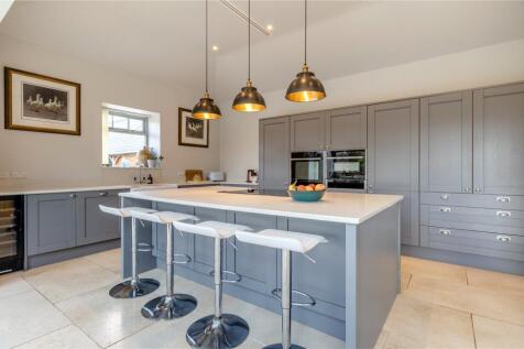 Kitchen/Dining Area