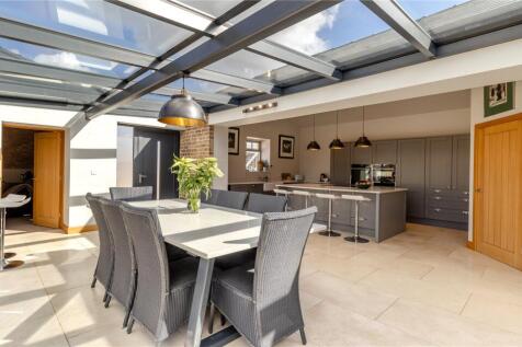 Kitchen/Dining Area