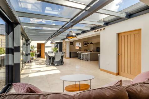 Kitchen/Dining Area