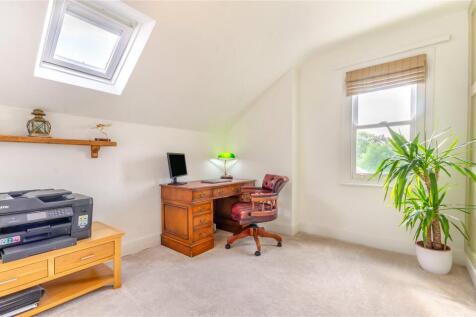 Bedroom / Study