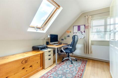 Bedroom / Study