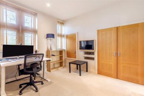 Bedroom / Study