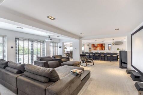 Cinema / Family Room