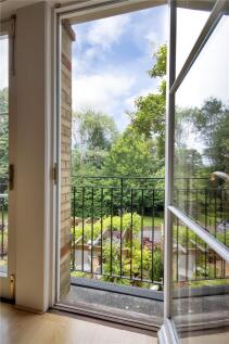 Juliette Balcony