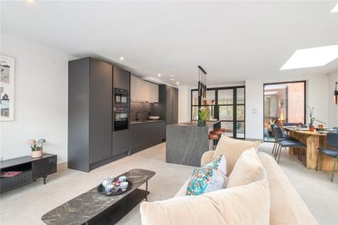 Kitchen/Family Rm