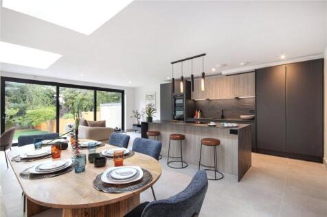Kitchen/Family Rm