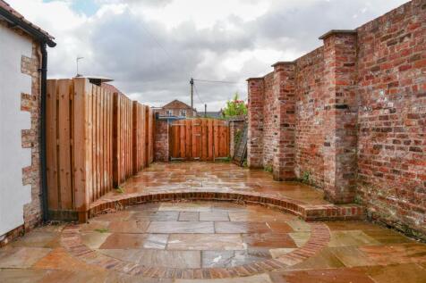 Enclosed Rear Yard