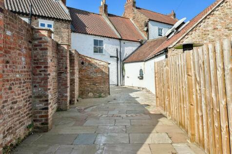 Enclosed Rear Yard