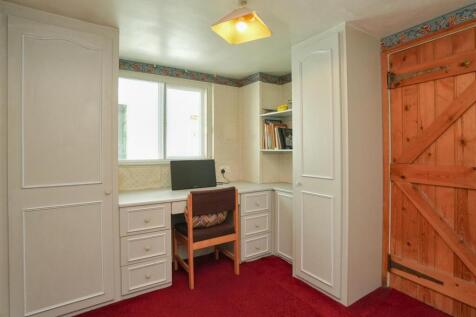 Bedroom / Study