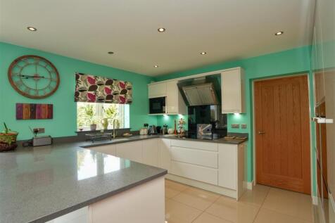 Open Plan Dining Kitchen / Living Area