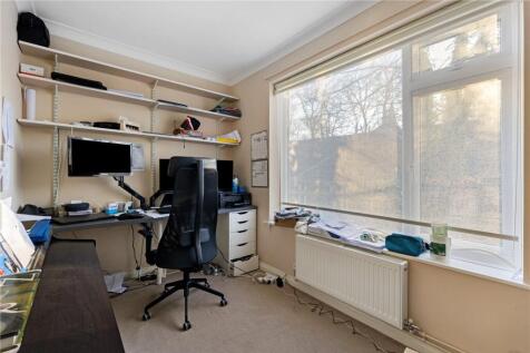 Bedroom / Study