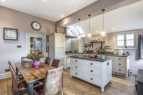 Kitchen/ Dining