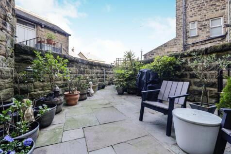 REAR COURTYARD PHOTO.jpg