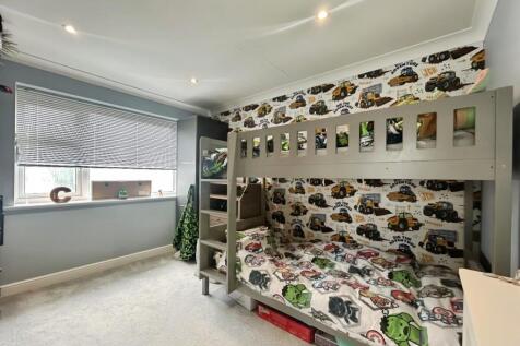 cedf15e1-Bedroom 202..jpg