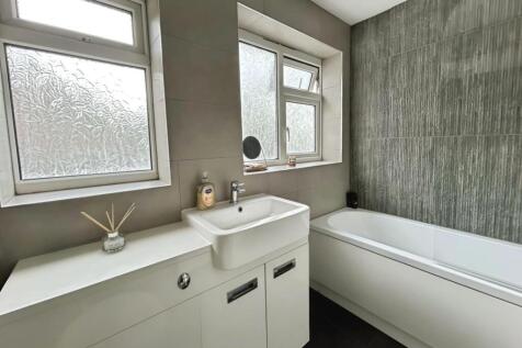 6f7d2779-Bathroom.jpg
