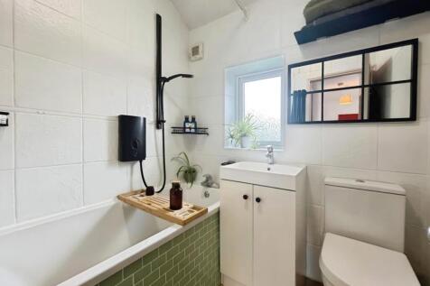 169ee3f6-bathroom.jpg