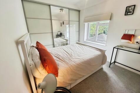 pbox-bedroom-324972.jpg