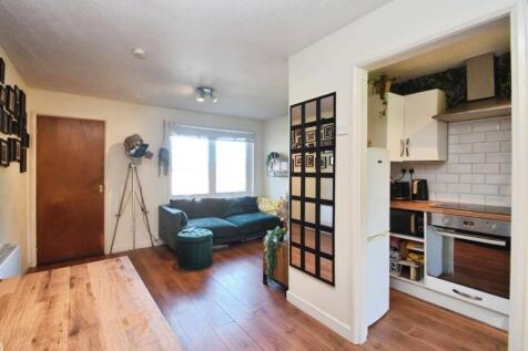 pbox-living_room-335382.JPG