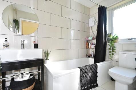 pbox-bathroom-335382.JPG