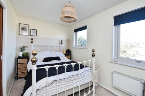 pbox-bedroom-335382.JPG