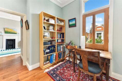 Bedroom/Study