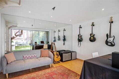 Studio Room