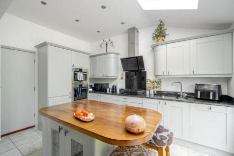 Kitchen - NEW.jpg