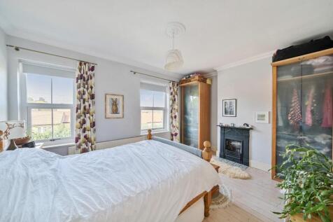 Bedroom 1.jpg
