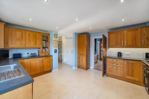 kitchen 2.jpg