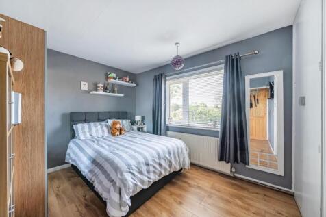 second bedroom.jpg